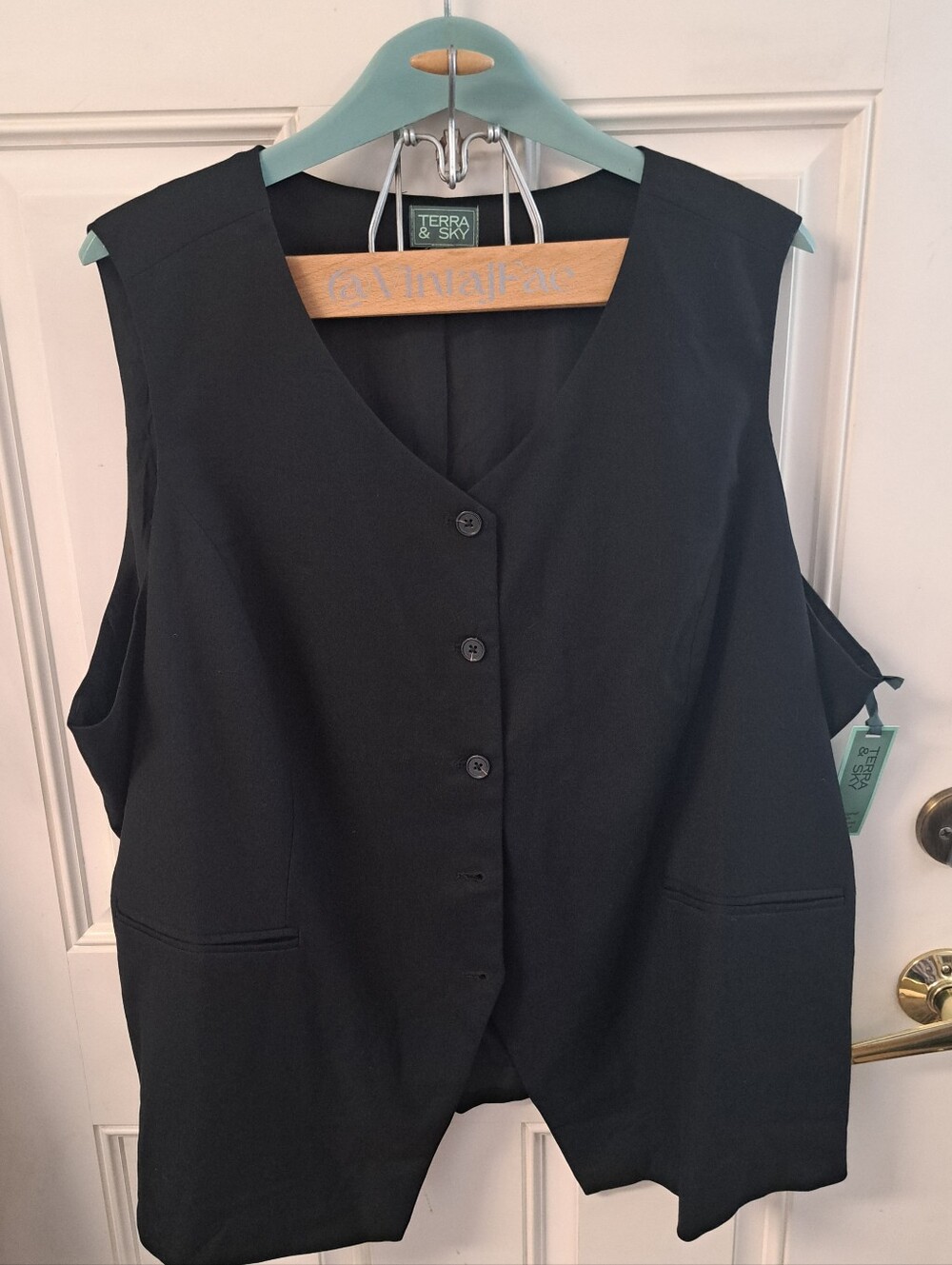 TERRA & SKY Black Button-Front Sleeveless Vest